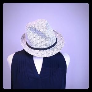 NWT Black and white patterned fedora hat Saks5th